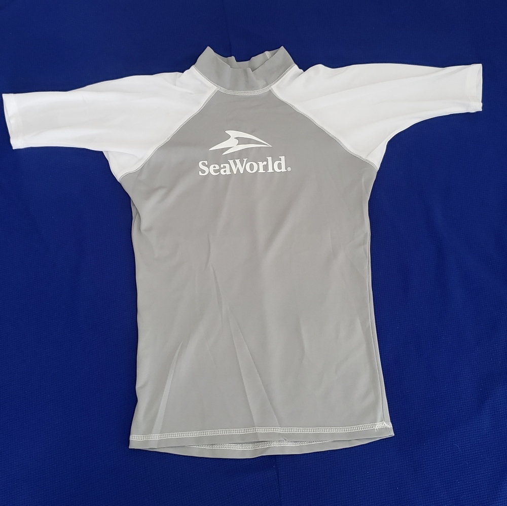 Vintage SeaWorld Surfing Rash Guard, size:L